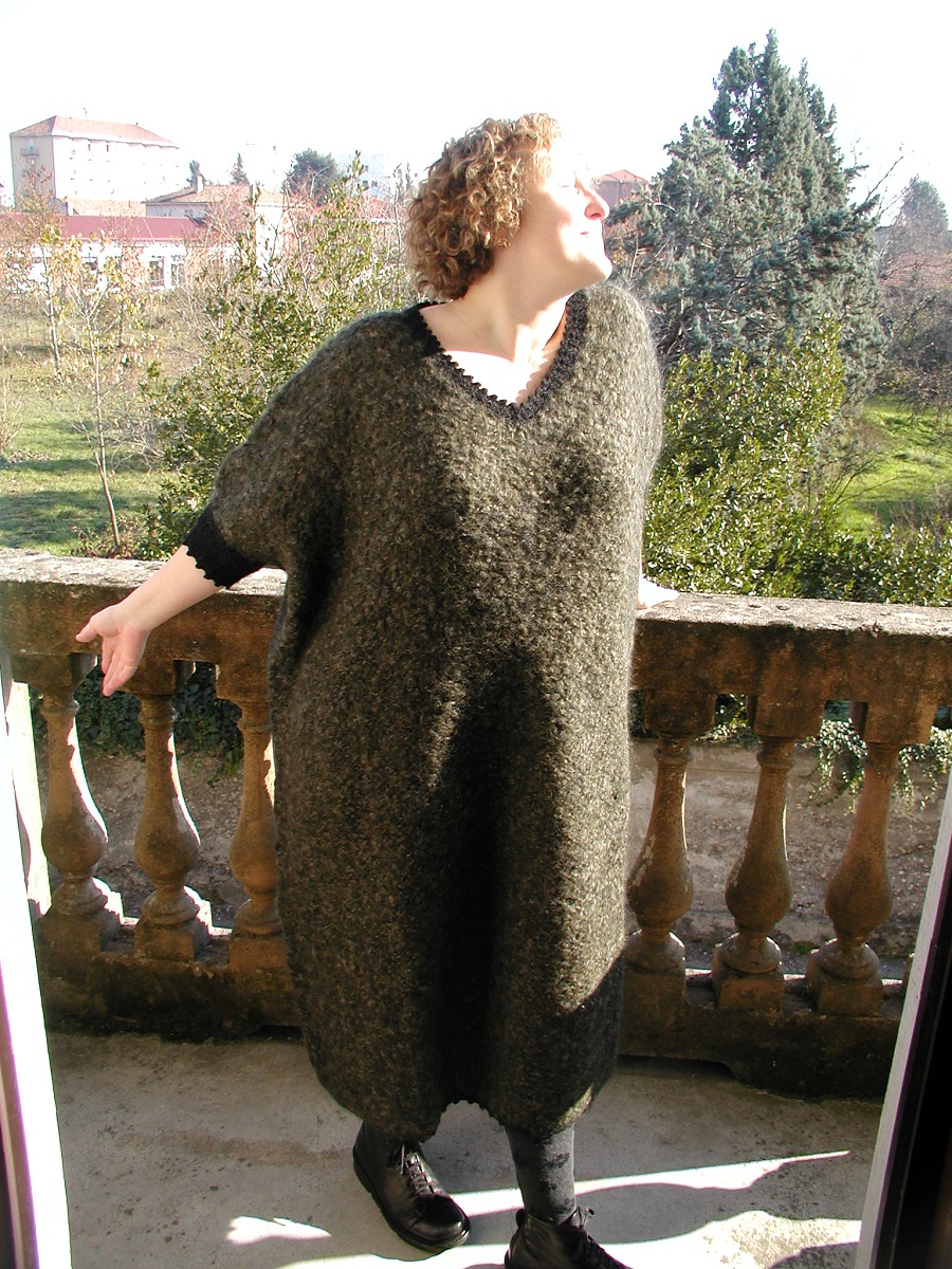 Winter Moss Oversized Hand-Knitted Dress - Maxi abito in maglia "Muschio d'Inverno"