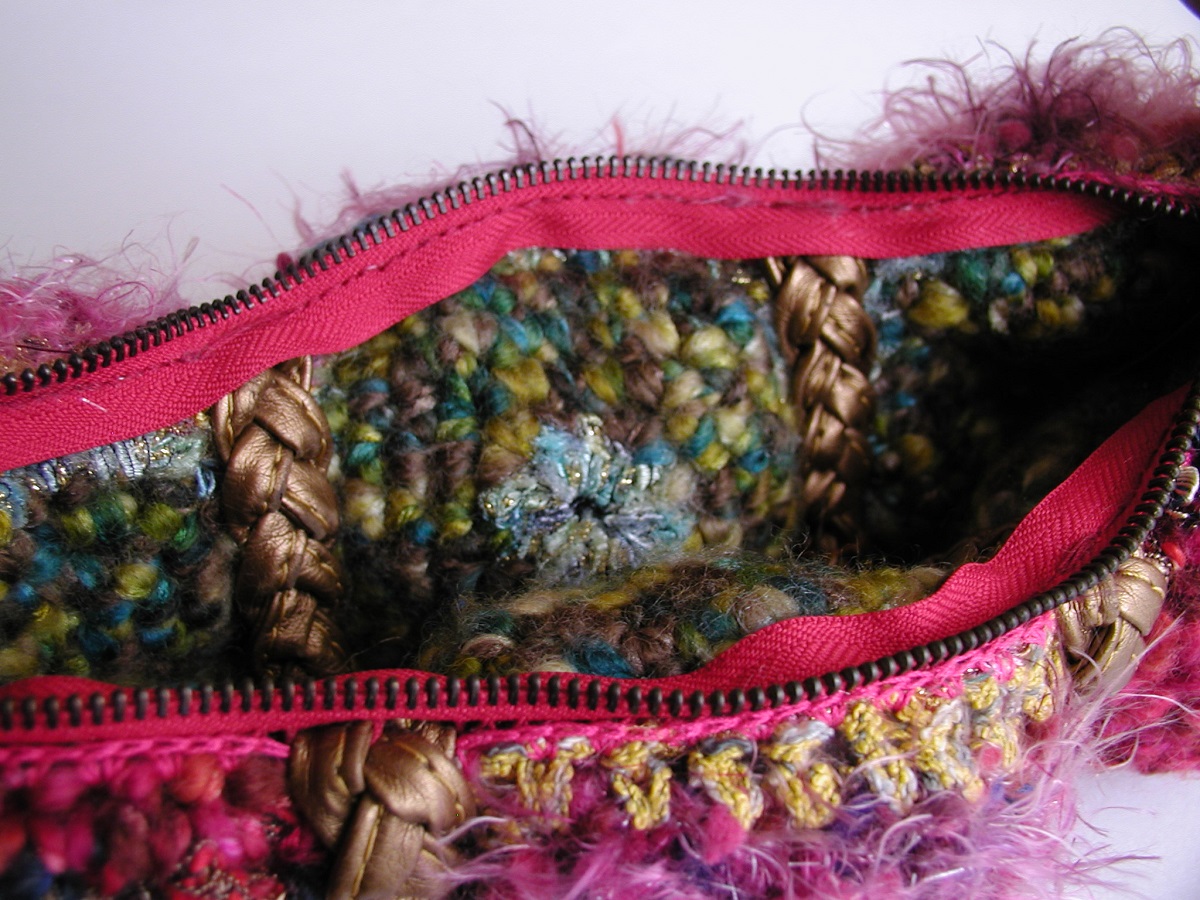 Mini Bag Made with Yarn and Other Materials - Mini borsa realizzata con filati e altri materiali